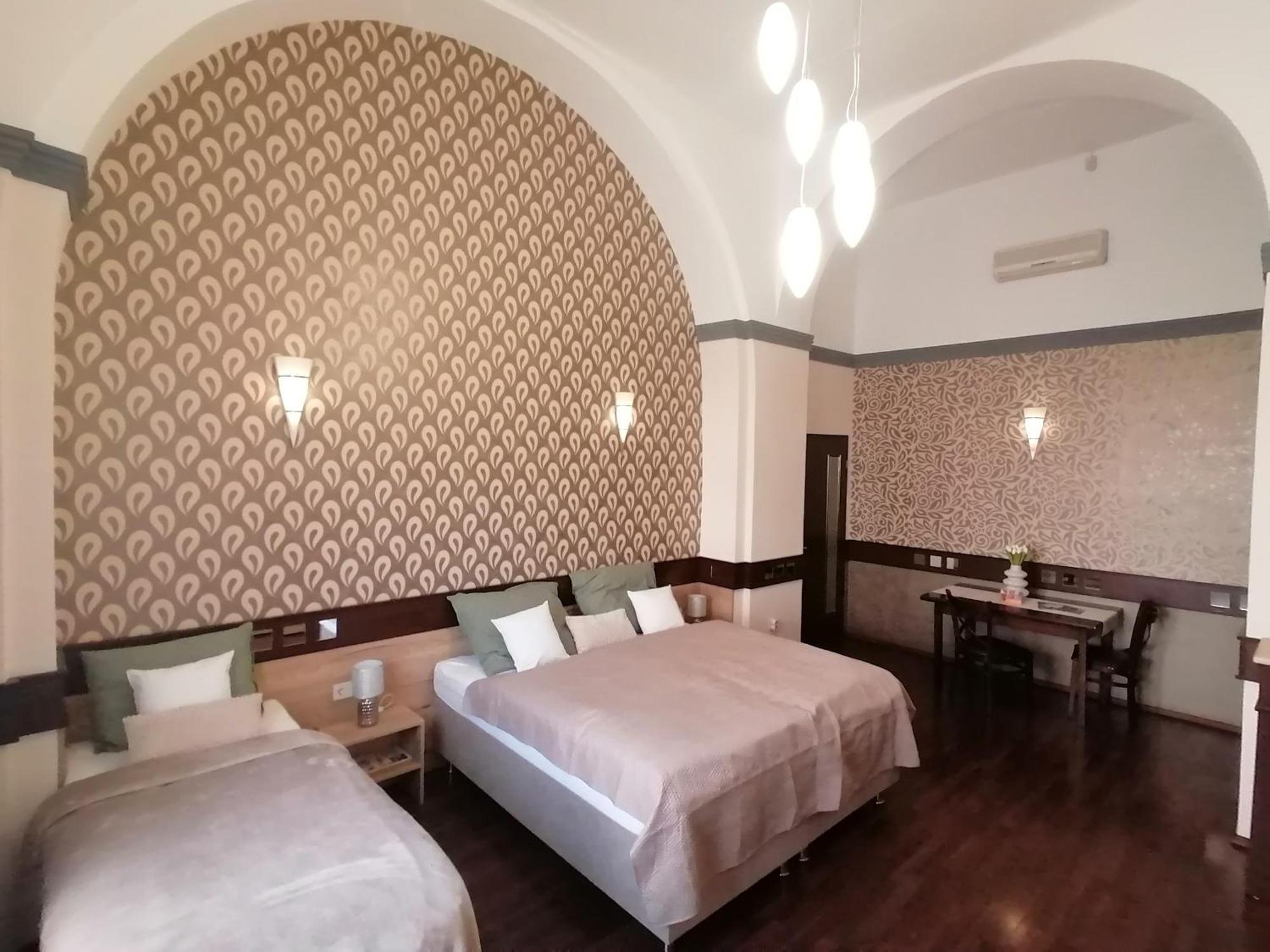 Mohacs Korona Apartman Экстерьер фото